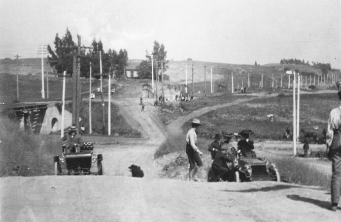 The procession at the intersection of Sunset and Glendale (then Lake Shore Avenue). This view looks west toward the present-day site of the Echo and Echoplex music venues. Courtesy of the Automobile Club of Southern California Archives.