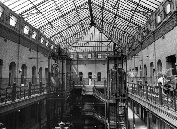 1978 interior view of the Bradbury Building. Courtesy of the Herald-Examiner Collection, Los Angeles Public Library.