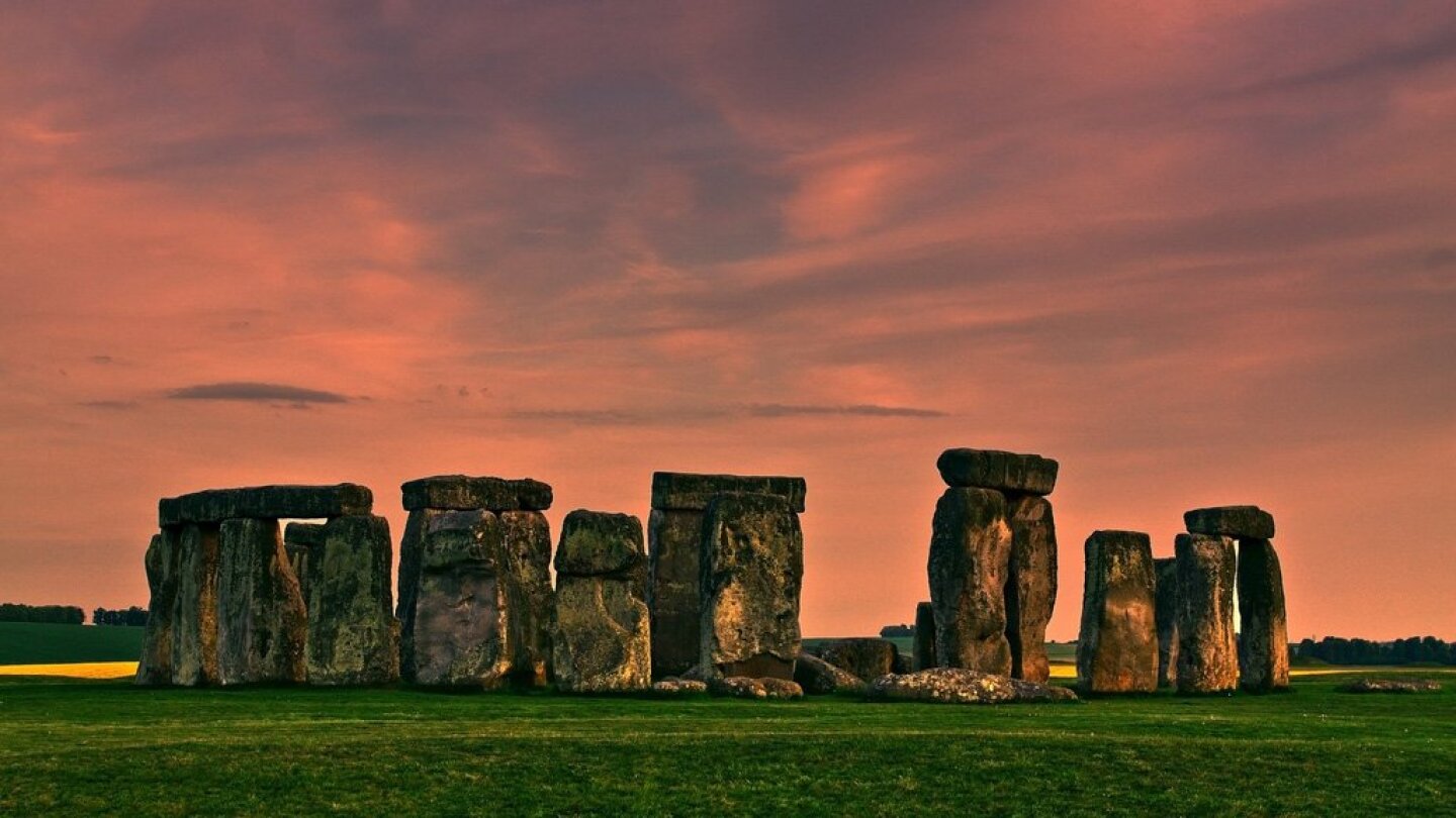 Stonehenge at dusk