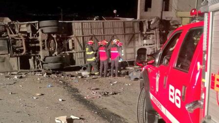 News Wrap: Ecuador bus crash kills dozens