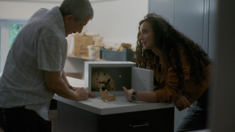 Did Homo sapiens and Neanderthals Interbreed?