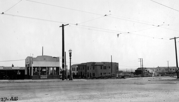 Intersection of Santa Monica, Croft, and Holloway in 1927. Courtesy of the Automobile Club of Southern California Collection.
