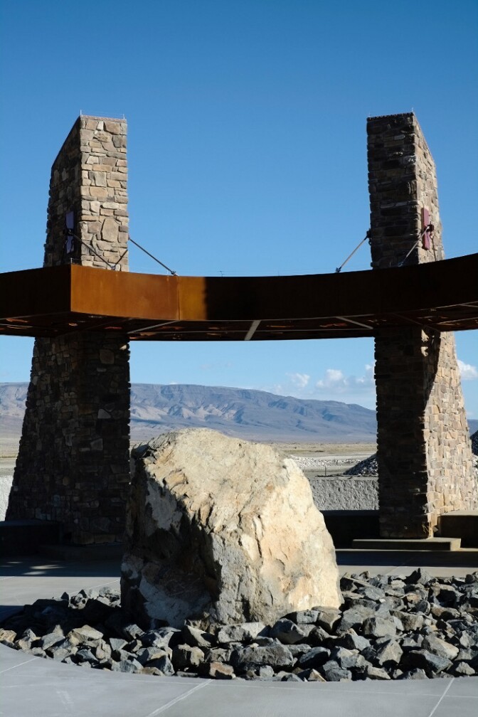 27_owens_lake_land_art_nuvis_ladwp_700.jpg