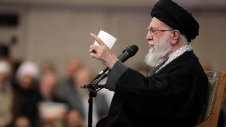 News Wrap: Iran vows crackdown on ‘rioters’ amid protests