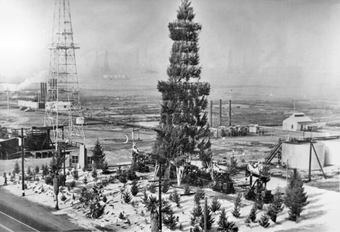 Oil Derrick Christmas Tree