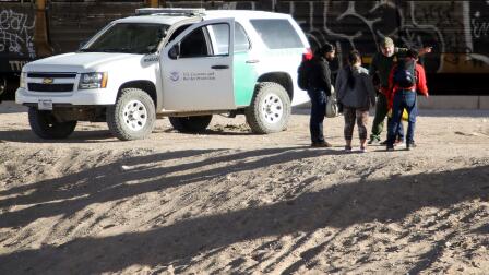 News Wrap: Record number of minors arrive at southern border