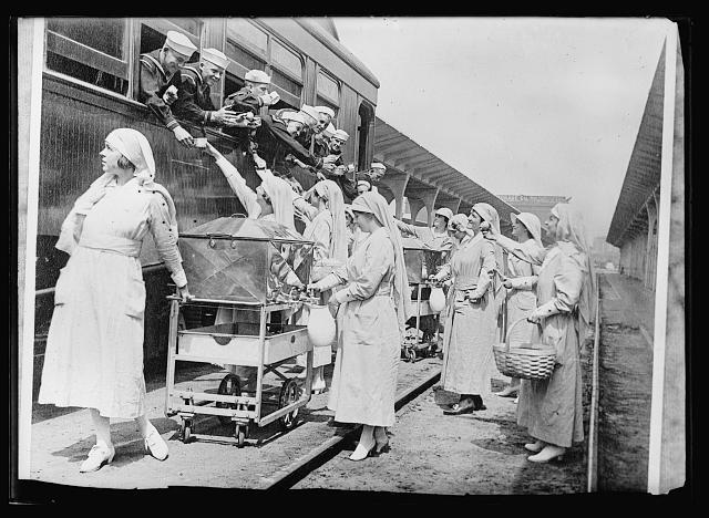 Workers at Southern Pacific Stations at Los Angeles_circa1918-1919