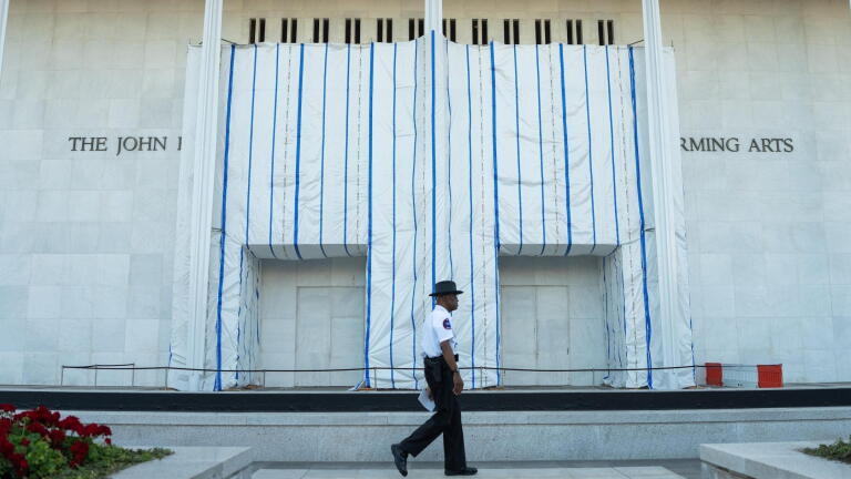 News Wrap: Kennedy Center must give notice before changes