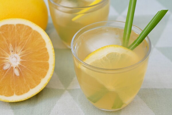 Iced Green Tea with Grapefruit and Lemongrass