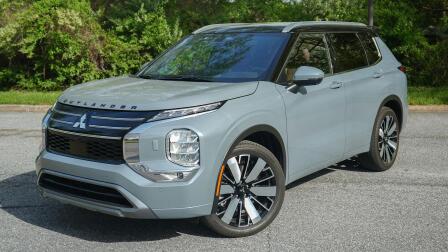 2025 Mitsubishi Outlander & 2025 Lamborghini Revuelto