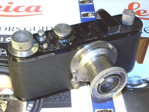 Leica Standard 1932. | Photo: Courtesy of Wikipedia Commons.