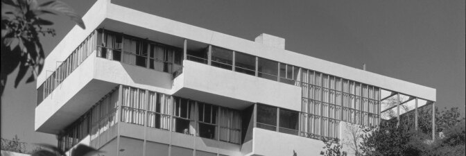 The Lovell "Health House," designed by Richard Neutra is featured in "Sun Seekers: The Cure of California." | J. Paul Getty Trust / Getty Research Institute, Los Angeles / Julius Shulman photography archive, 1936-1997
