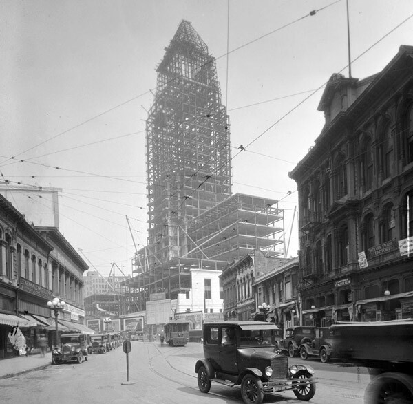 Los Angeles City Hall under construction, circa 1927. Courtesy of the California Historical Society Collection, USC Libraries.