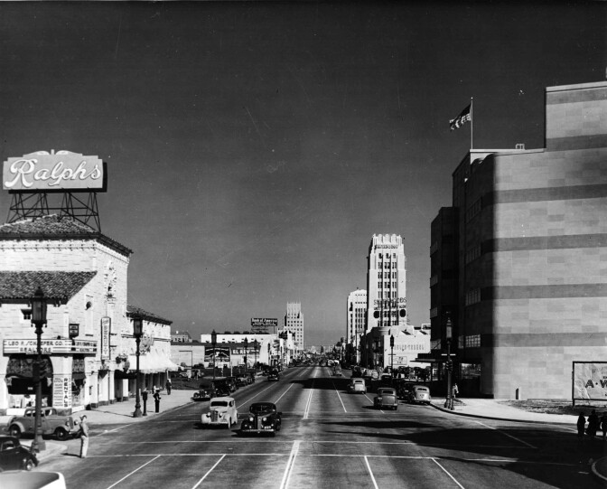 Circa 1940 view of the Miracle Mile, facing east. Courtesy of the Dick Whittington Photography Collection, USC Libraries.