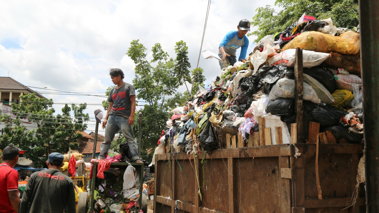 Towards the Human City: Garbage in Bandung