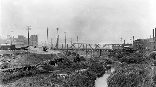 1925 view of the Macy Street bridge. Courtesy of the Photo Collection, Los Angeles Public Library.