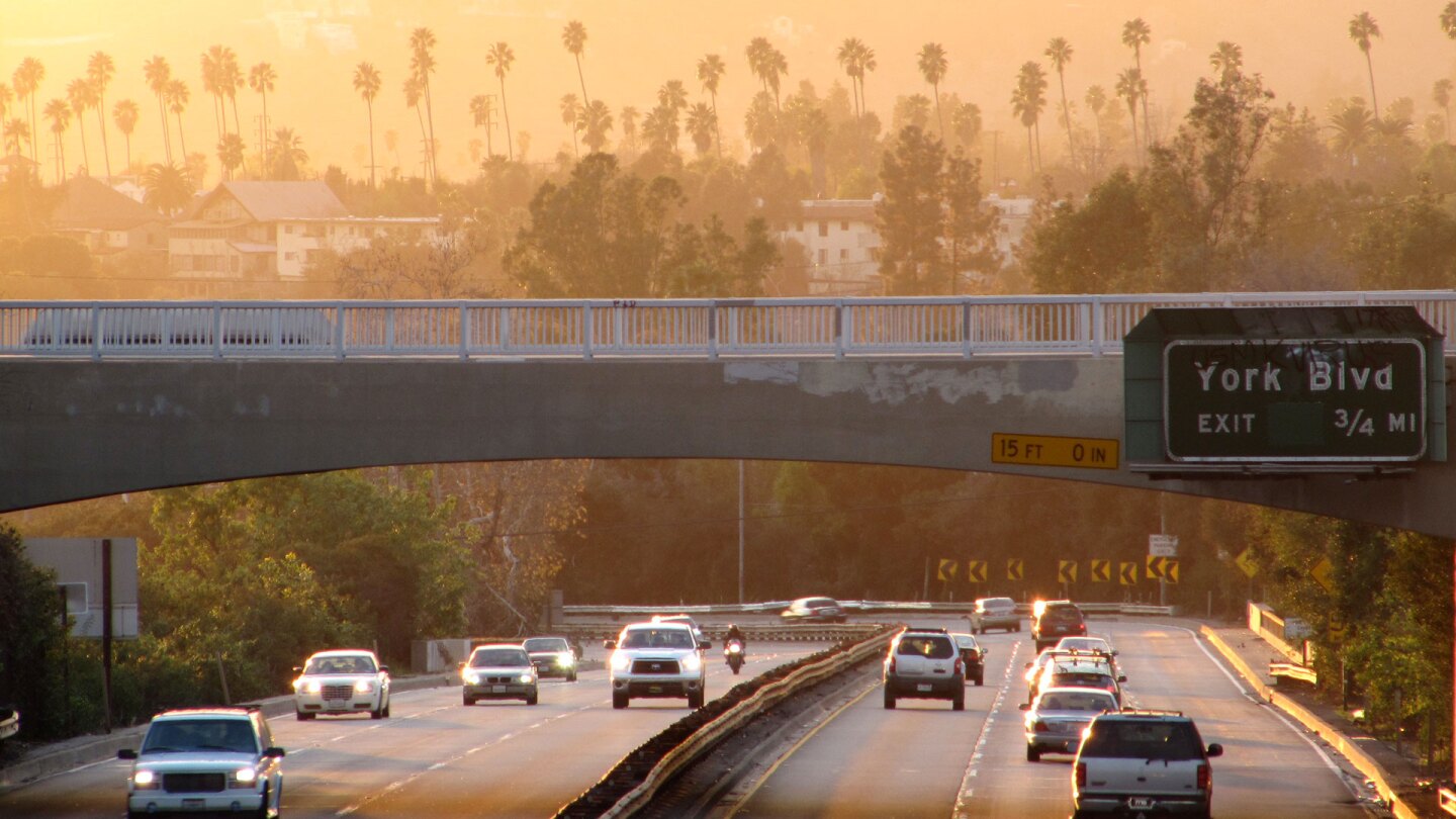 Sunset over Arroyo Seco Parkway at York Boulevard. | Waltarrrr/Creative Commons