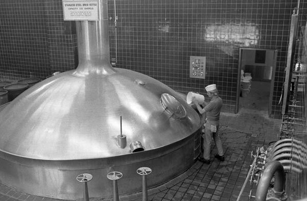 Workers inside Anheuser-Busch's Van Nuys brewery in 1972. Courtesy of the Los Angeles Times Photographic Archive, Department of Special Collections, Charles E. Young Research Library, UCLA.