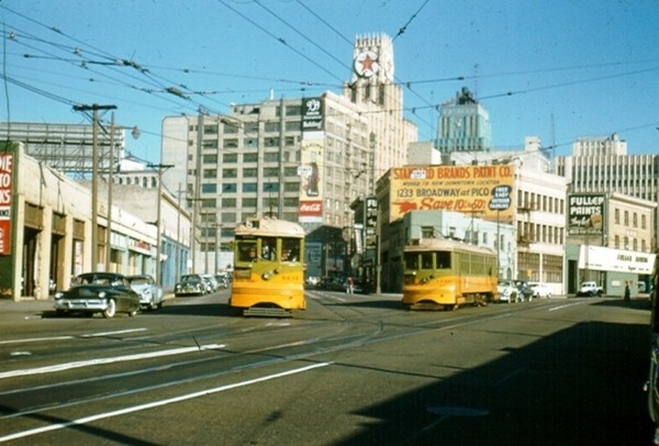 Broadway Place at its intersection with Main Street. Courtesy of the Metro Transportation Library and Archive. Used under a Creative Commons license.