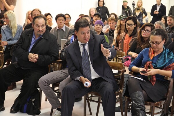 Jose Huizar defending his point during a January mural ordinance draft meeting. Huizar has been working on restoring mural production in the city since elected as District 14's Councilmember in 2005 I Photo by Ed Fuentes