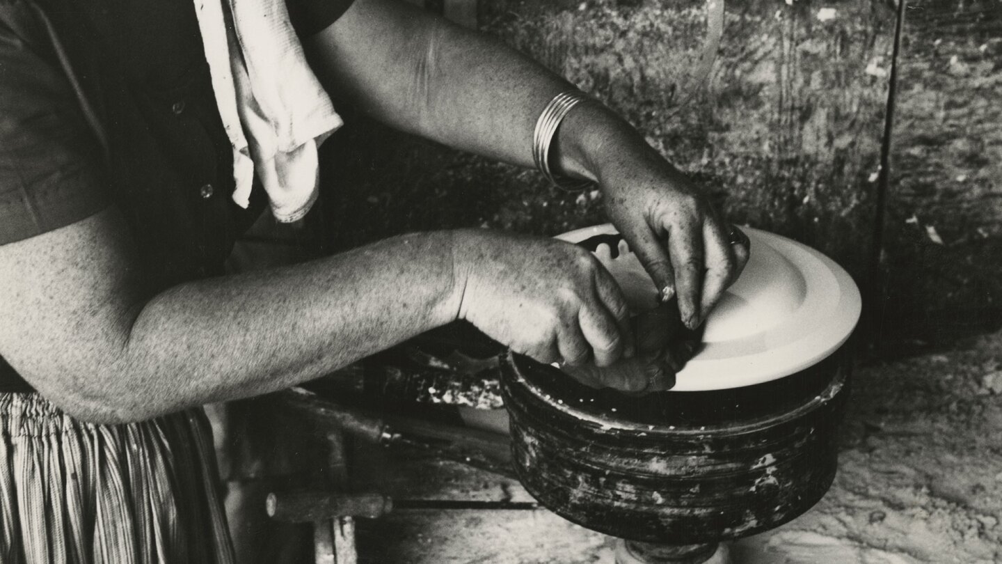 Edith Heath making pottery | Courtesy of the Environmental Design Archives at UC Berkeley