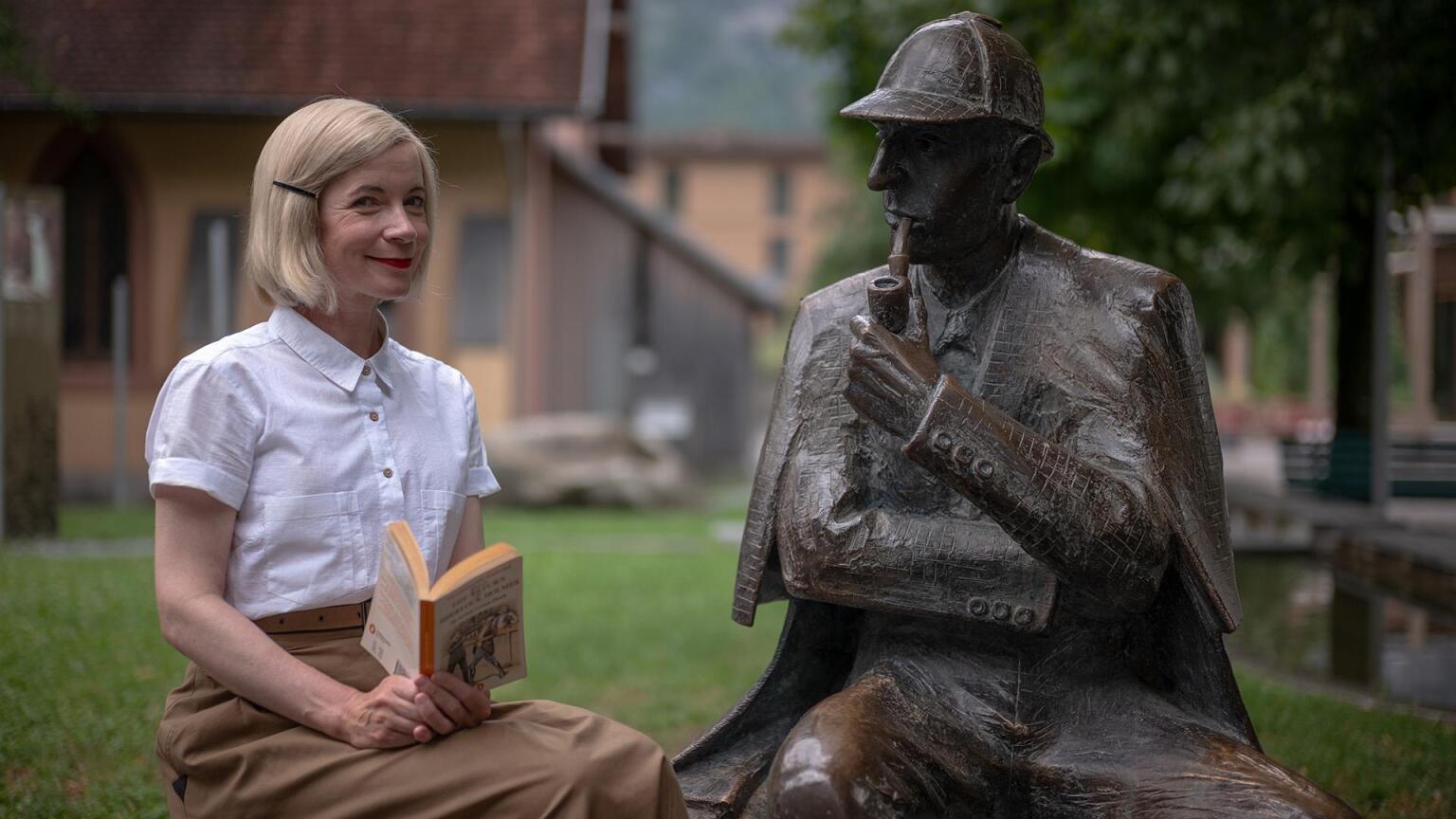 Stream Lucy Worsley #39 s Holmes vs Doyle Seasons Full Episodes PBS SoCal