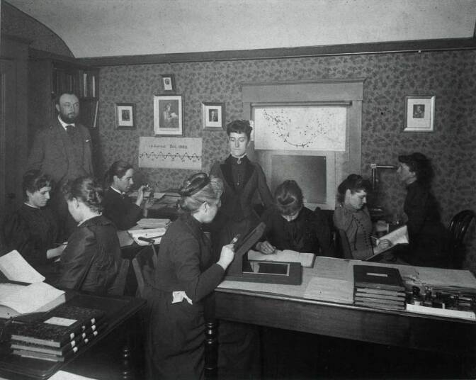 Edward Pickering and Williamina Fleming supervising the ‘women computers’ c.1891. | Center for Astrophysics, Harvard & Smithsonian, Photographic Glass Plate Collection