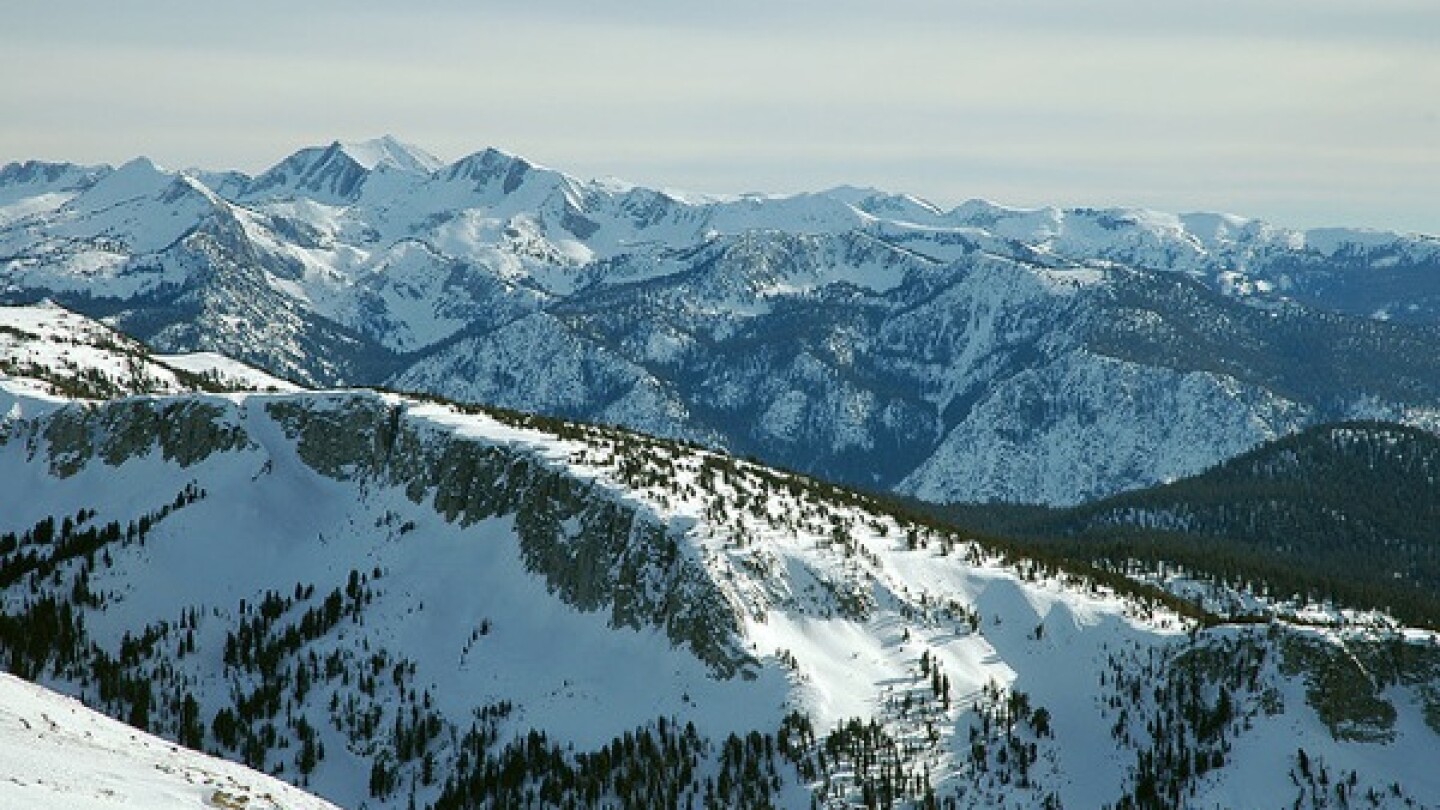 The Sierras from Mammoth by Clinton Steeds | Image via Creative Commons