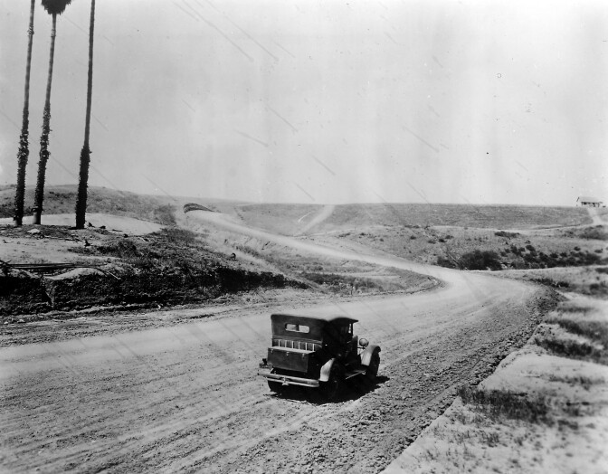Sunset Boulevard and Crescent Drive, 1911. Courtesy of the Beverly Hills Public Library Historical Collection.