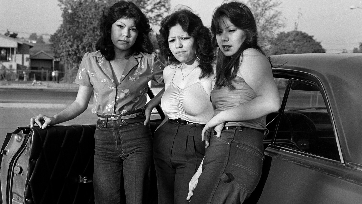 Janette Beckman, "Rivera Bad Girls" (featured)