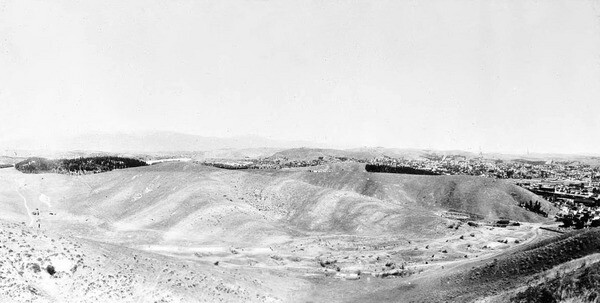The view looking north from Mount Lookout in 1898.
