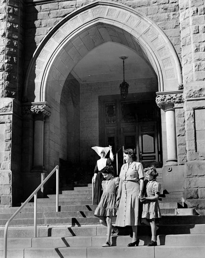 Sister Serena waves goodbye, 1950