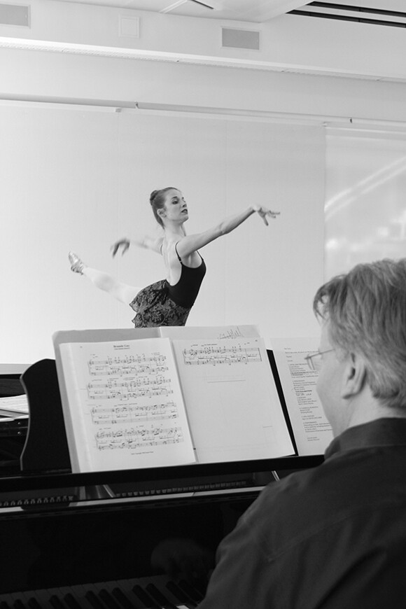 "DANCE+DESIGN II" rehearsal. | Photo: Joshua Schaedel.