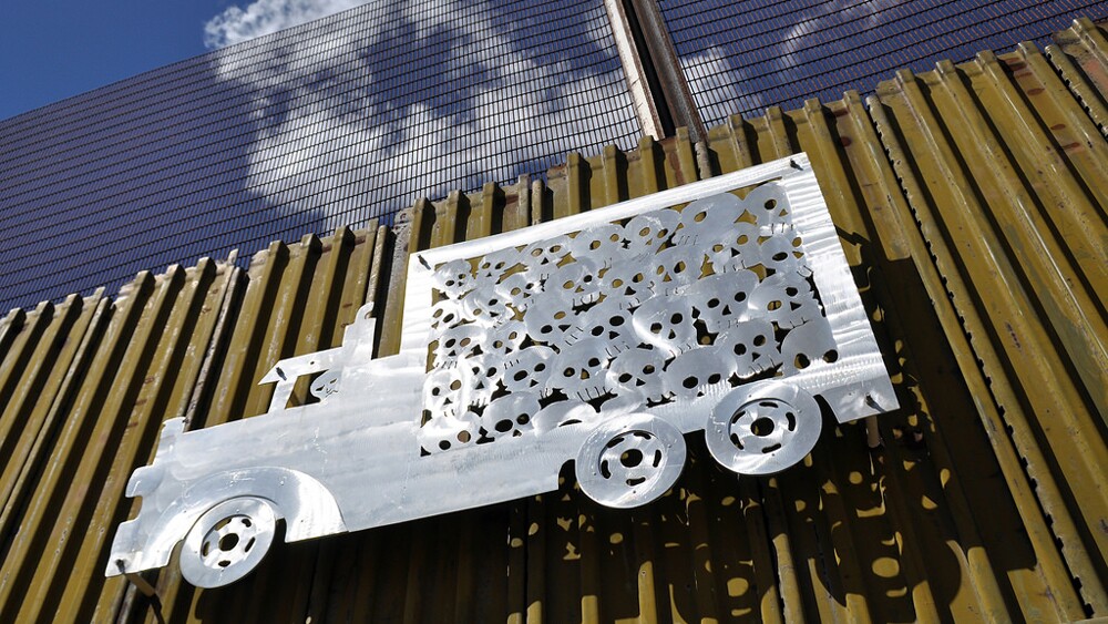 Art on the Border Wall in Nogales, Sonora | Photo: Jonathan McIntosh, some rights reserved