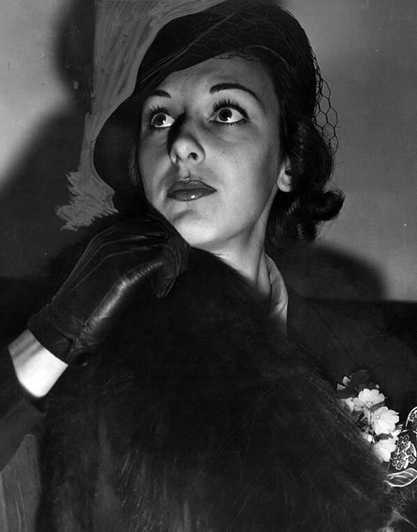 Ann Dvorak prepares to battle Warner Bros. in court in 1936. Courtesy of the Los Angeles Herald Examiner Collection, Los Angeles Public Library.