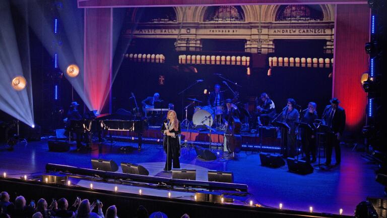 Wynonna Judd Covers "Crazy"