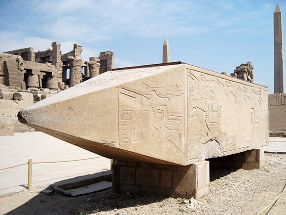 Karnak Tempel Obelisk | Photo: Wikipedia Commons