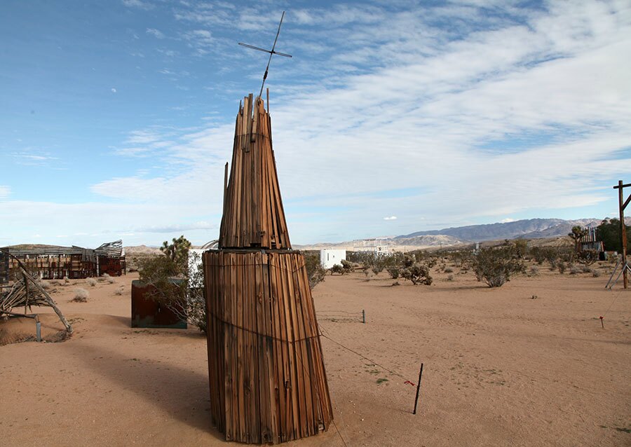 Noah Purifoy sculpture with cross. | Photo: Drew Tewksbury.