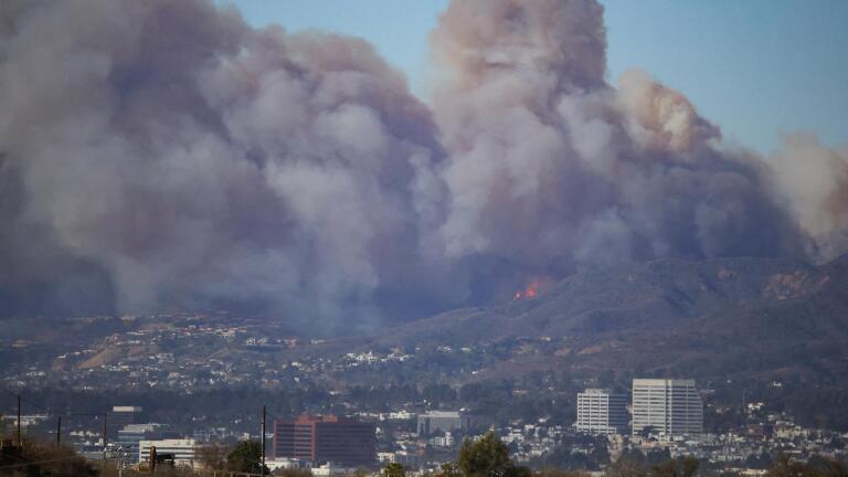 News Wrap: Wildfire in Los Angeles hills explodes in size