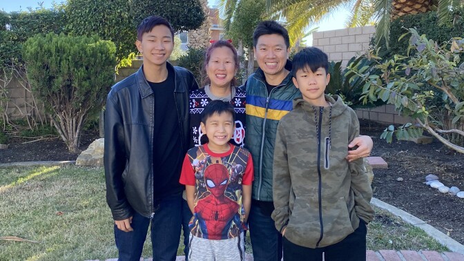 2021 Raissa Lee Family Pic ABC Mom