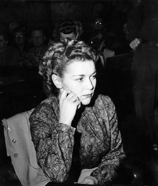 With her hand on her chin, Barbara Graham listens in Judge Frick's courtroom in 1953. | Los Angeles Public Library Photo Collection