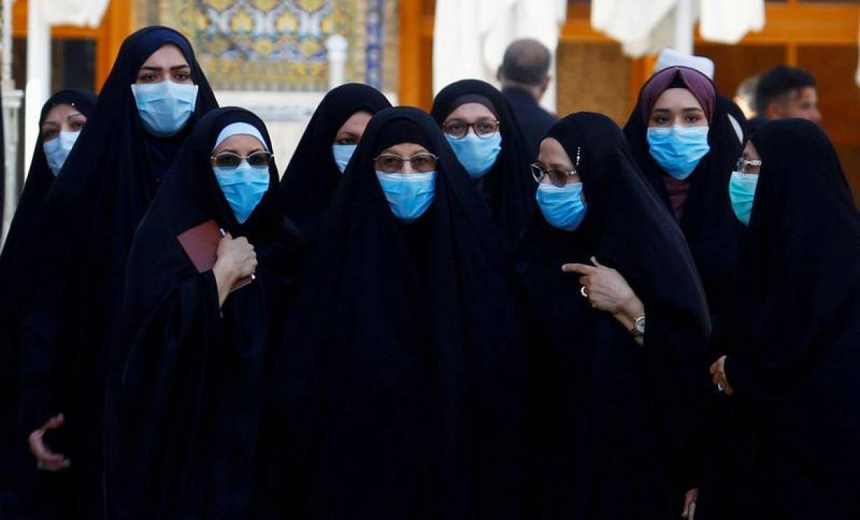 Shi'ite Muslim women wear protective face masks at Imam Ali Shrine, following an outbreak of coronavirus, in the holy city of Najaf, Iraq March 11, 2020. | REUTERS/Alaa al-Marjani