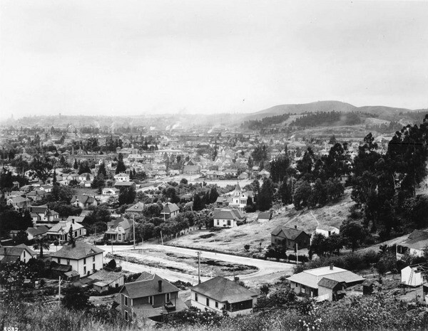 Ela Park is the oval-shaped lawn in the foreground of this 1911 photo, courtesy of the USC Libraries - California Historical Society Collection.