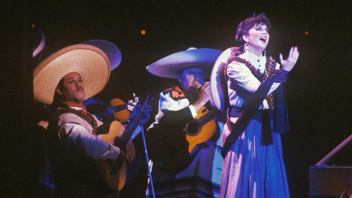 Singer Linda Ronstadt belts out songs in Spanish from her "Canciones de Mi Padre" album at a 1988 Los Angeles, California concert. | George Rose/Getty Images