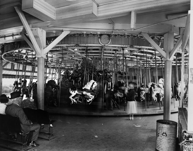 Louff's Carousel, 1937