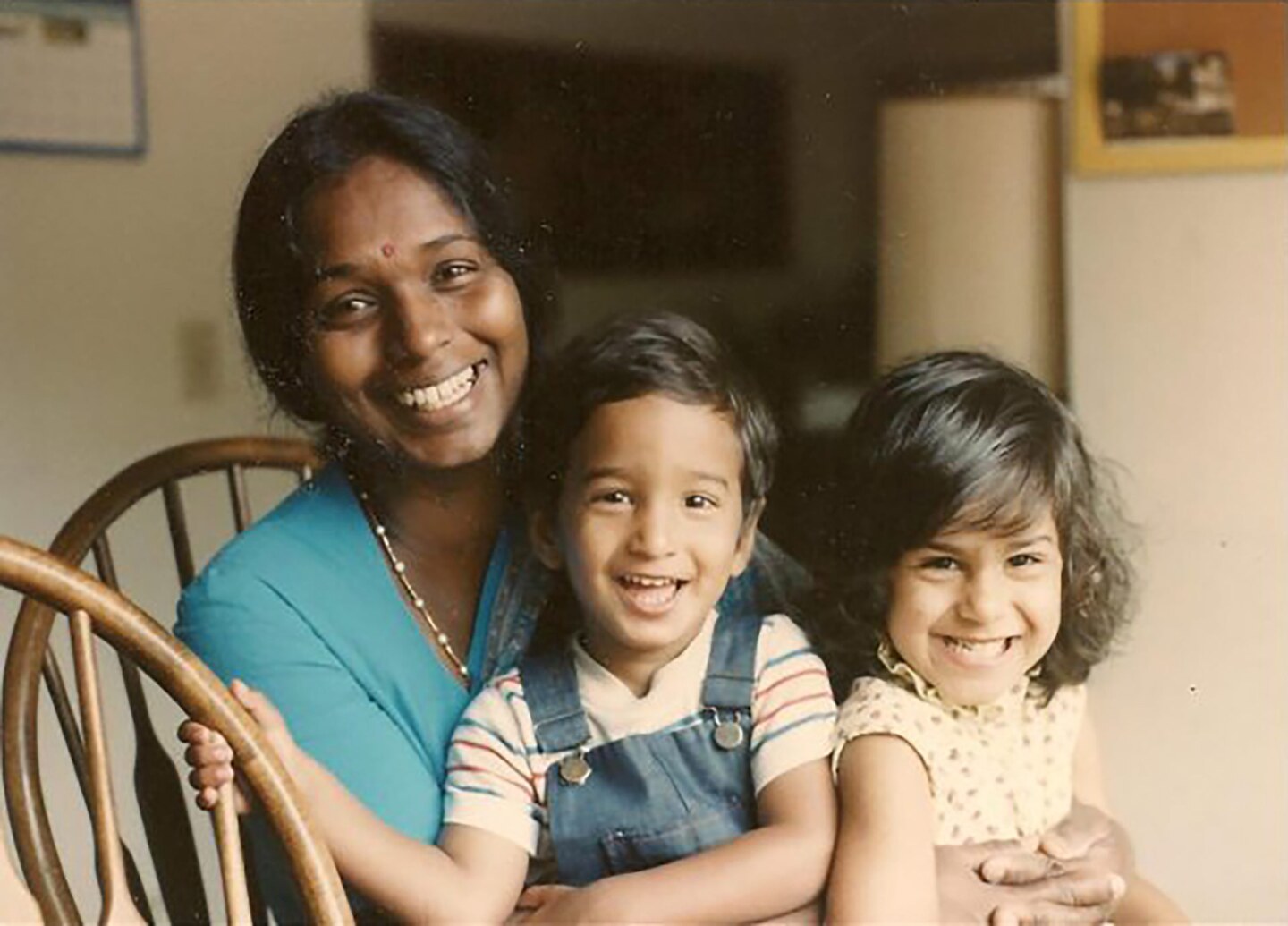 Kengathevy Morgan with children in 1985. | Courtesy of Kengathevy Morgan