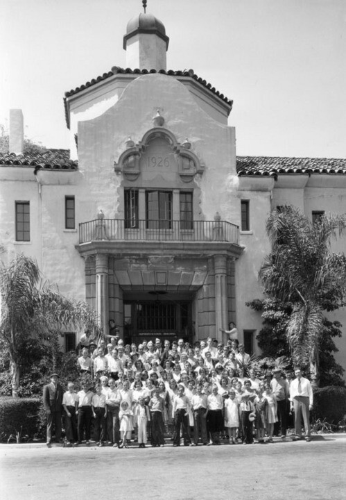 Members of a 4-H Club in front of the Administration Building at Los Angeles County Farm | Photo: Security Pacific National Bank Collection, Los Angeles Public Library