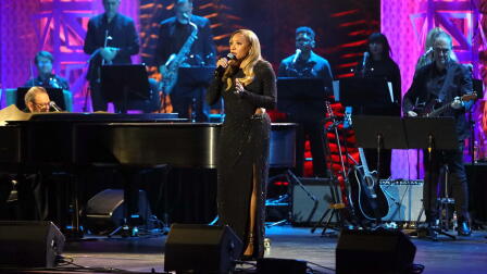 Sheléa performs "MacArthur Park"