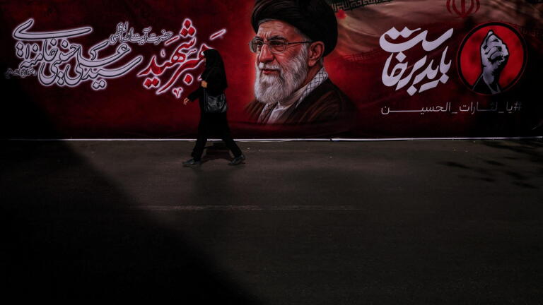 News Wrap: Iran begins funeral ceremonies for Khamenei