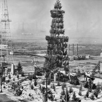 Oil derrick Christmas tree, Huntington Beach, 1939